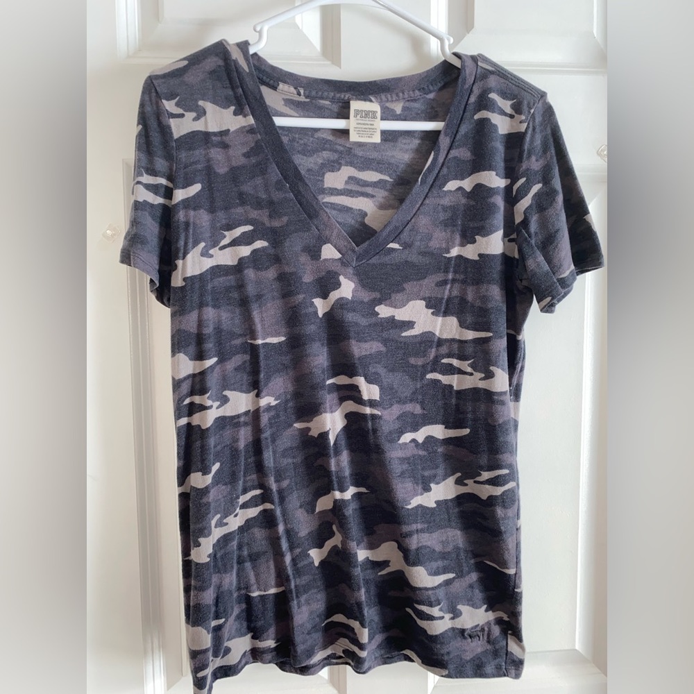 PINK camp V-neck